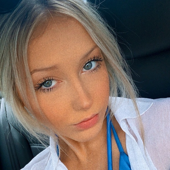 Meet your Posher, Ingrid - Picture 2 of 3